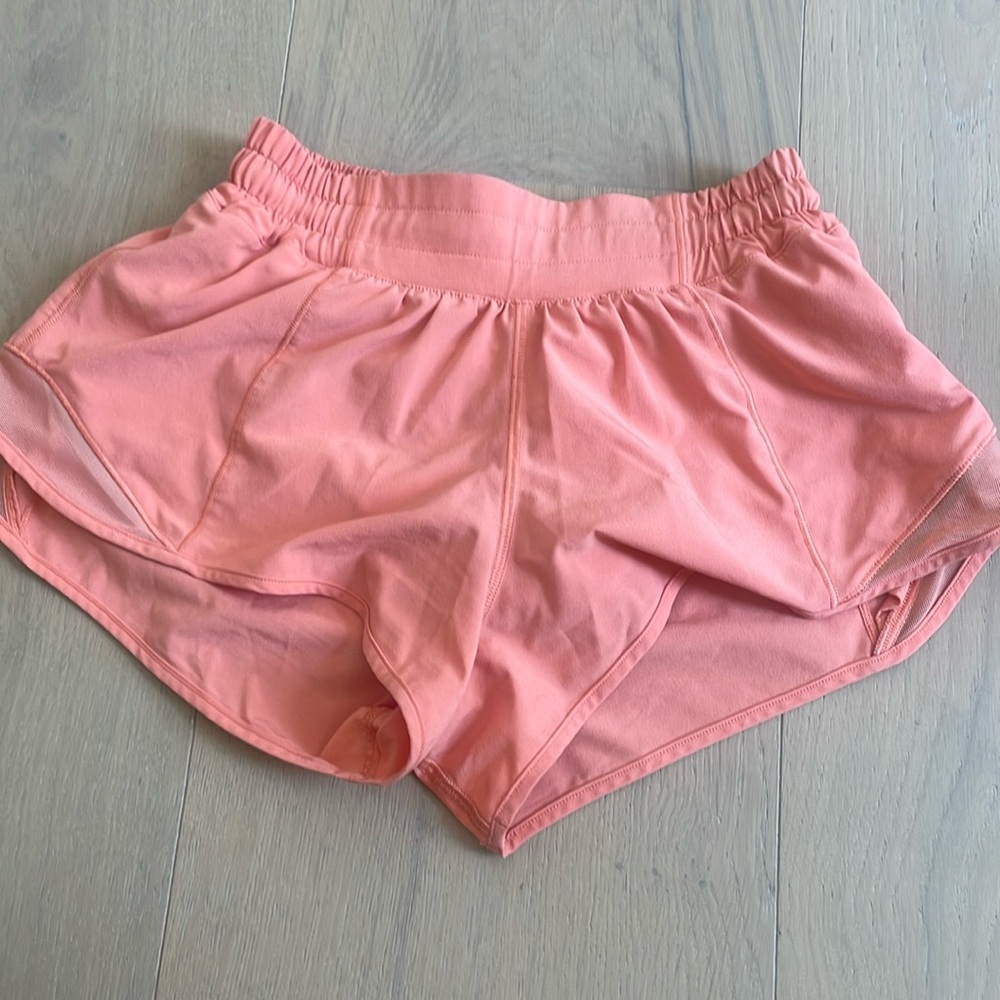 LIGHT CORAL HOTTY HOT SHORT LULULEMON